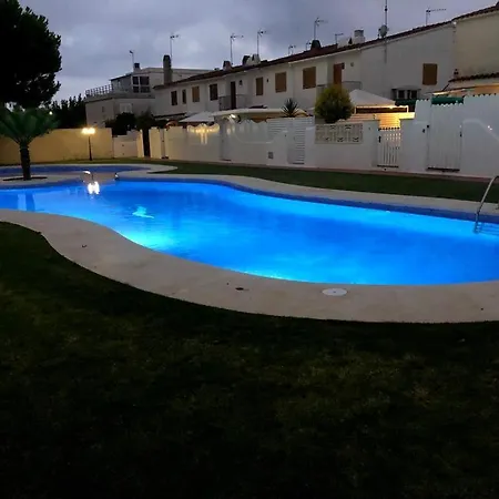 With Barbecue And Pool Near To The Beach! *