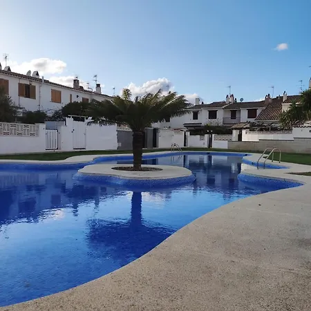 With Barbecue And Pool Near To The Beach! *